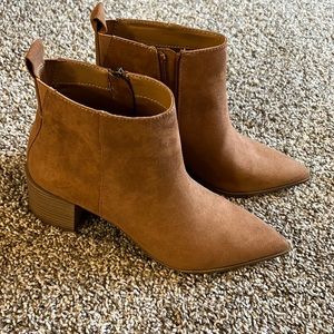 NWT tan suede booties
